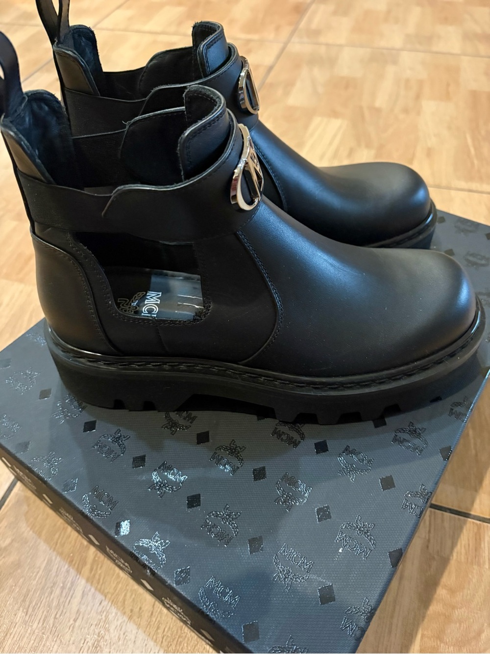 MCM Travia Black Italy Leather Cutout Ankle Boot Women's EU38/US 7.5-8 MSRP $830 - Picture 7 of 13